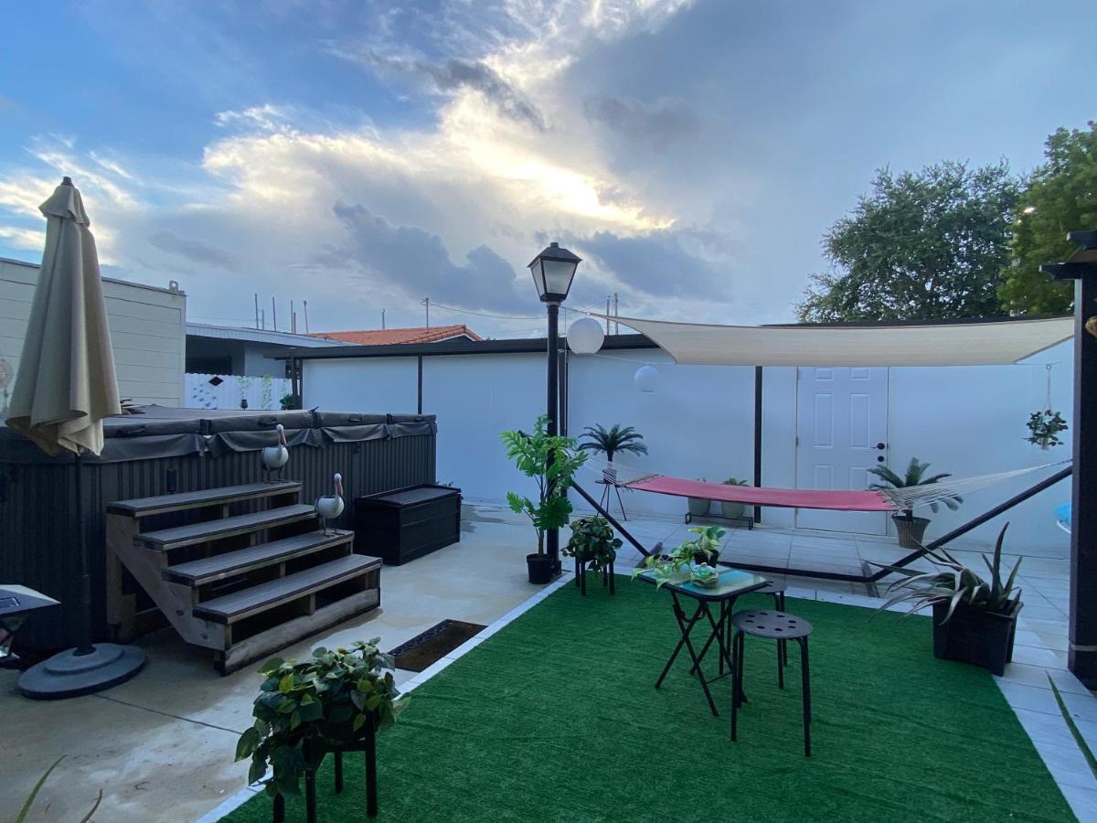 Tiny Place W Private Hot Jacuzzi 7 Min To Miami International Airport Luaran gambar