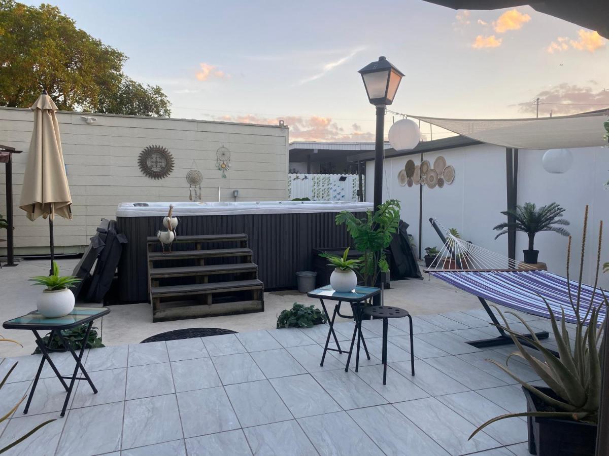 Tiny Place W Private Hot Jacuzzi 7 Min To Miami International Airport Luaran gambar