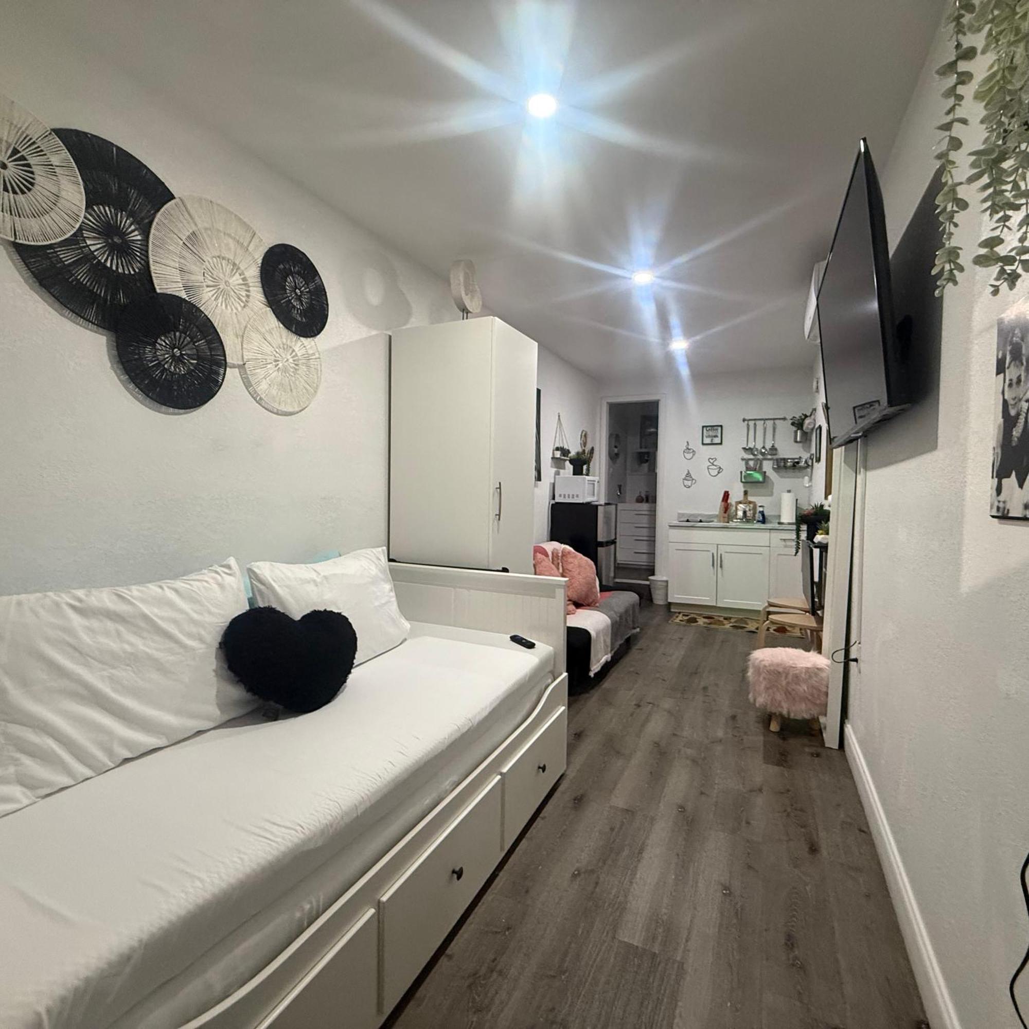 Tiny Place W Private Hot Jacuzzi 7 Min To Miami International Airport Luaran gambar